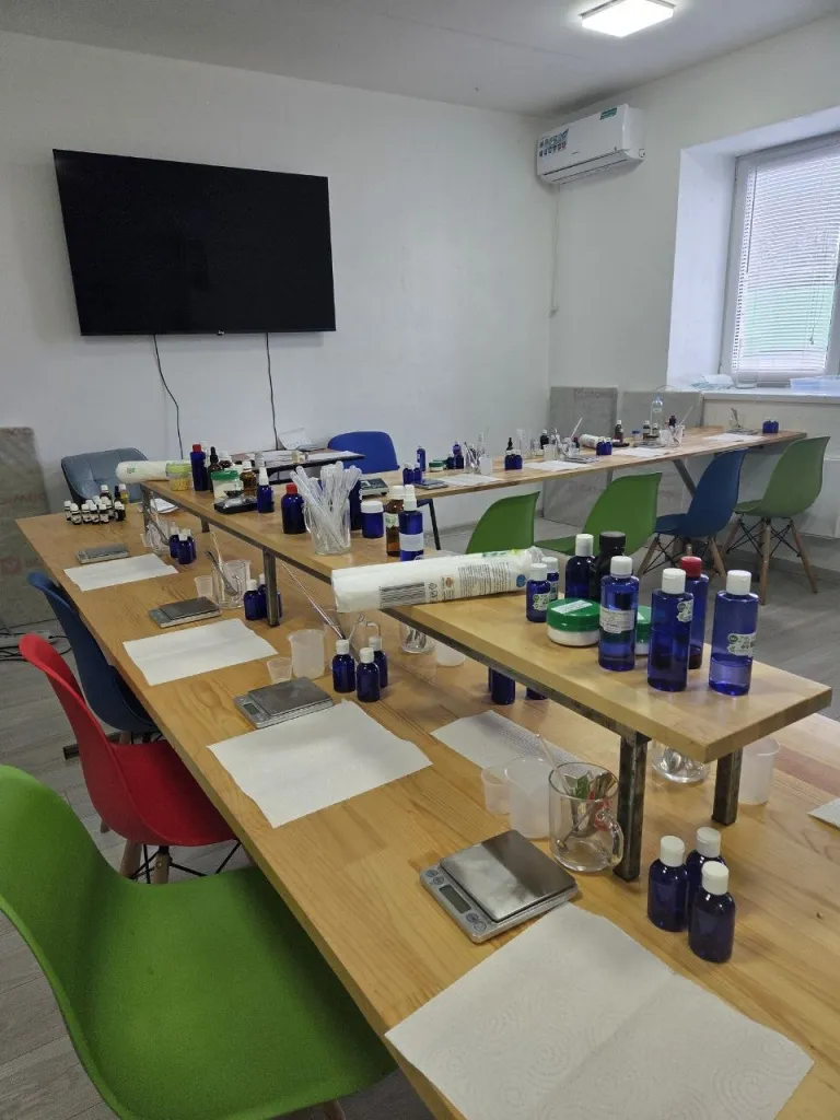 Аудитория школы создания косметики «Аромакраса»